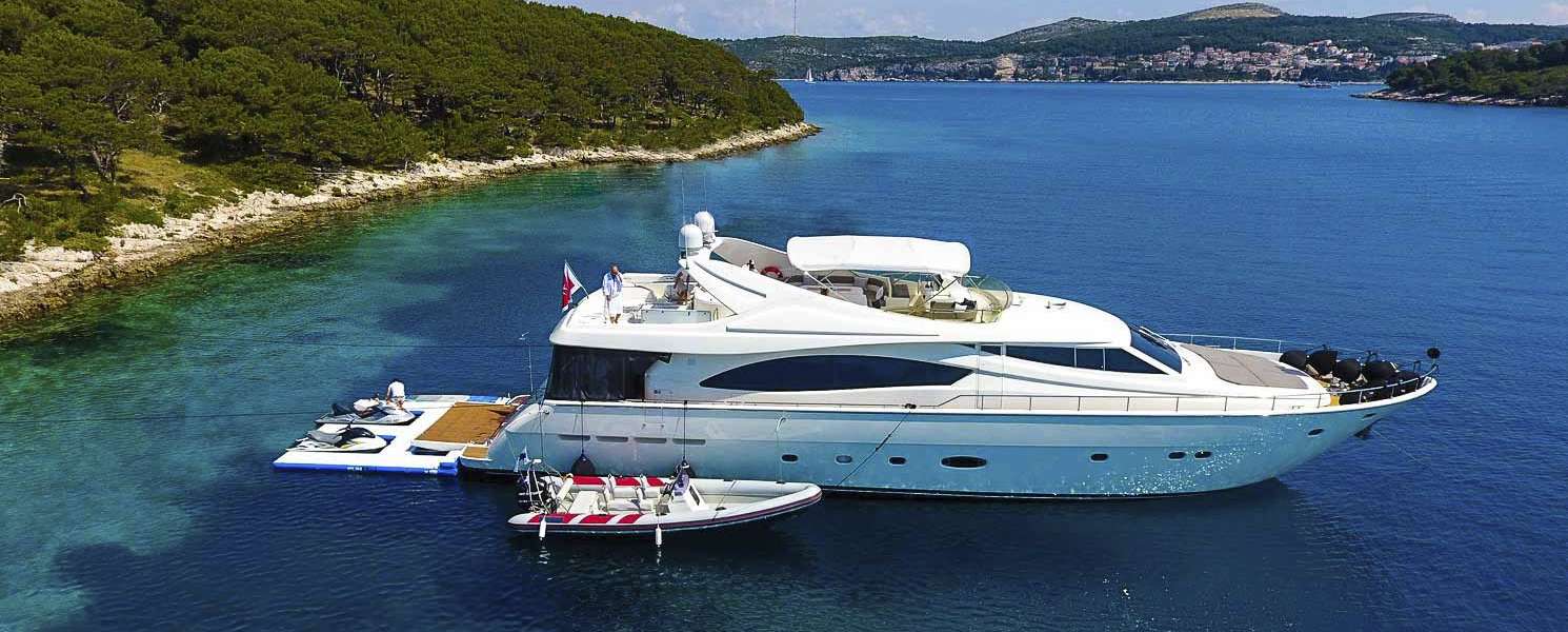 Yacht Ferretti 880