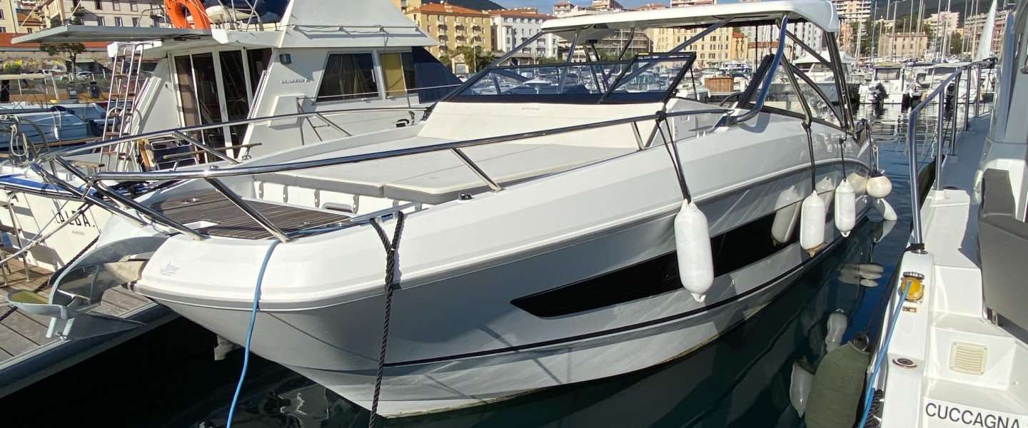 Barco a motor Flyer 10