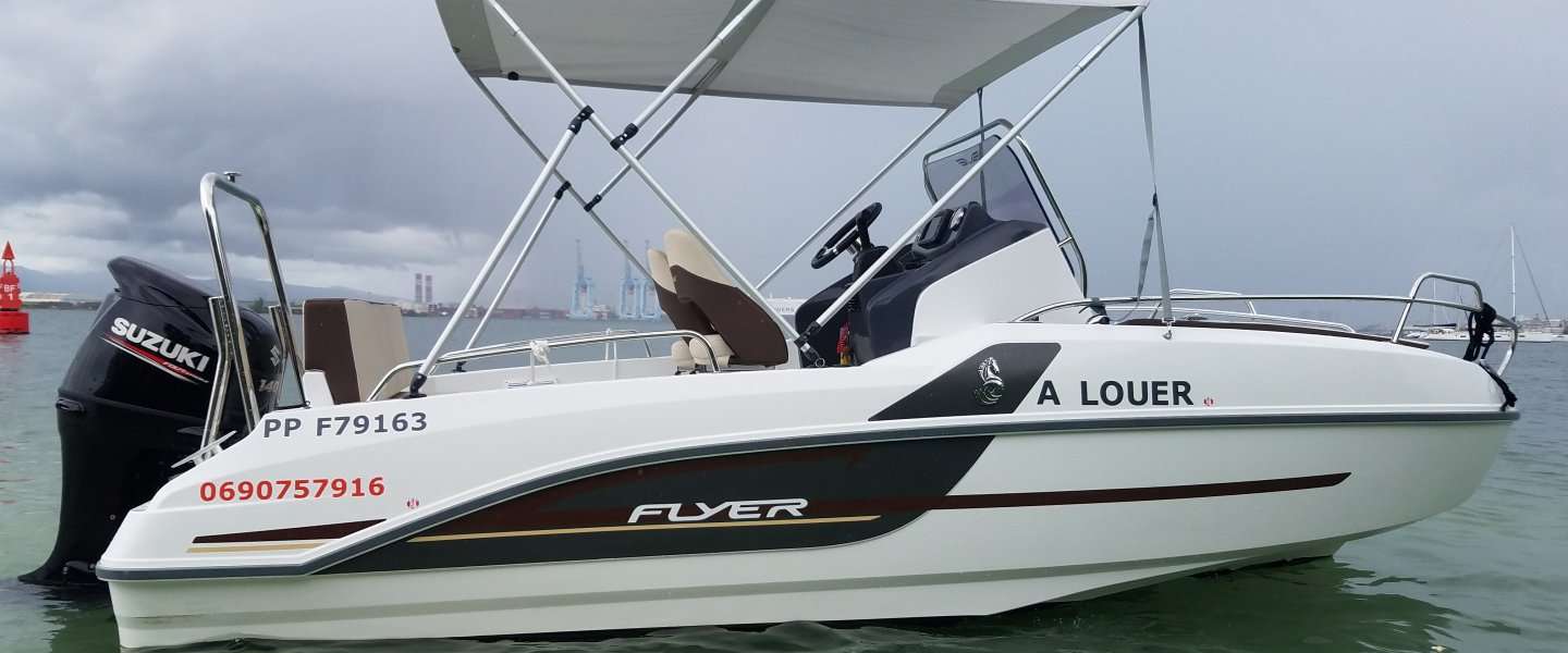 Barco a motor Flyer 5.5 Sundeck