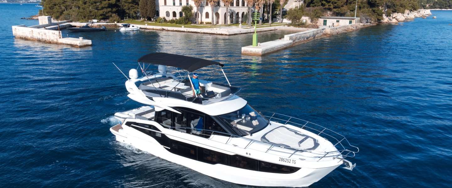 Motor boat Galeon 440 Fly