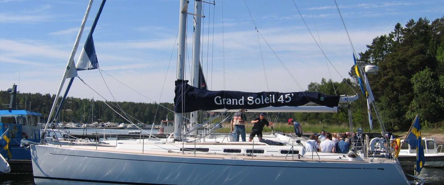 Sailboat Grand Soleil 45