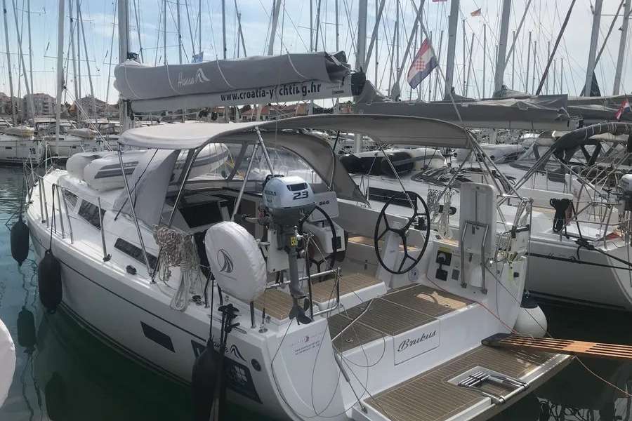 Парусная яхта Hanse 388