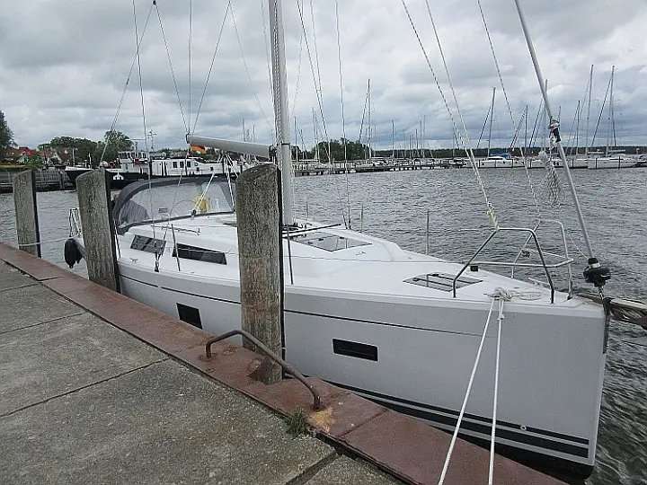 Sailboat Hanse 388