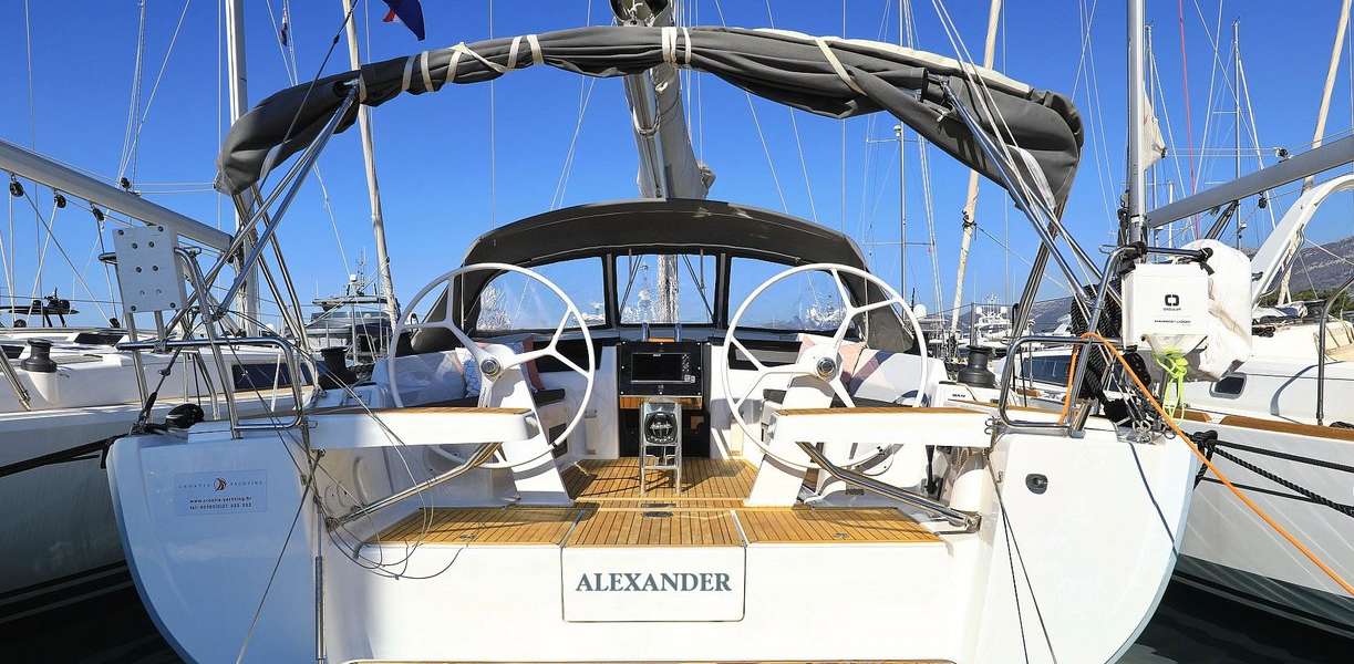 Парусная яхта Hanse 418
