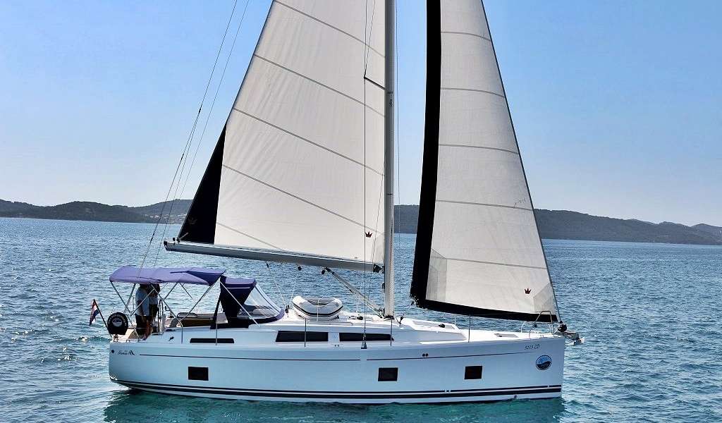 Парусная яхта Hanse 418