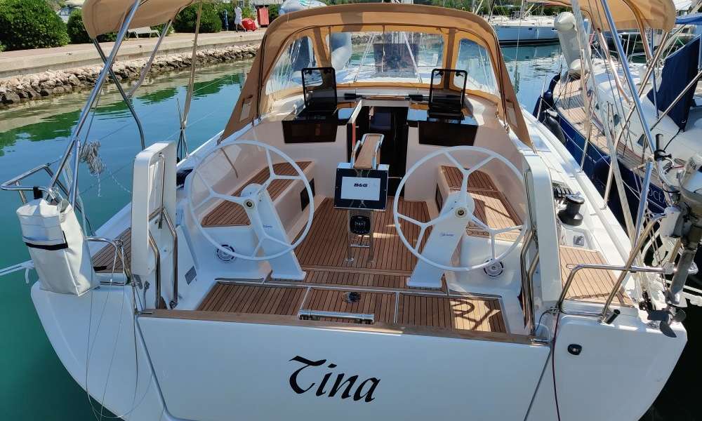 Парусная яхта Hanse 418