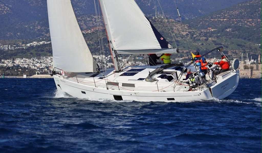 Парусная яхта Hanse 455