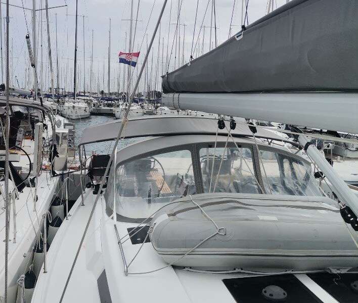 Sailboat Hanse 455