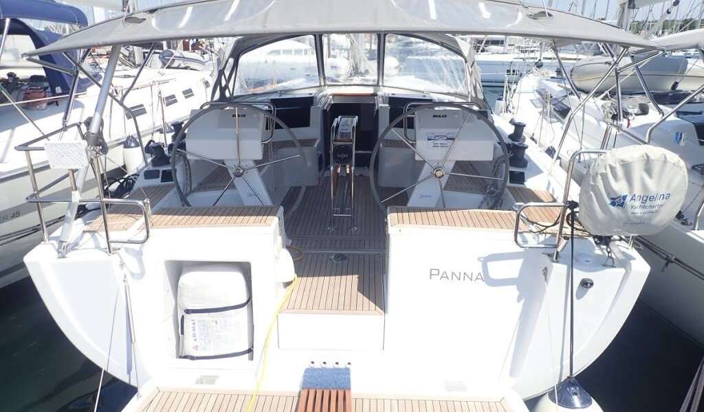 Парусная яхта Hanse 455