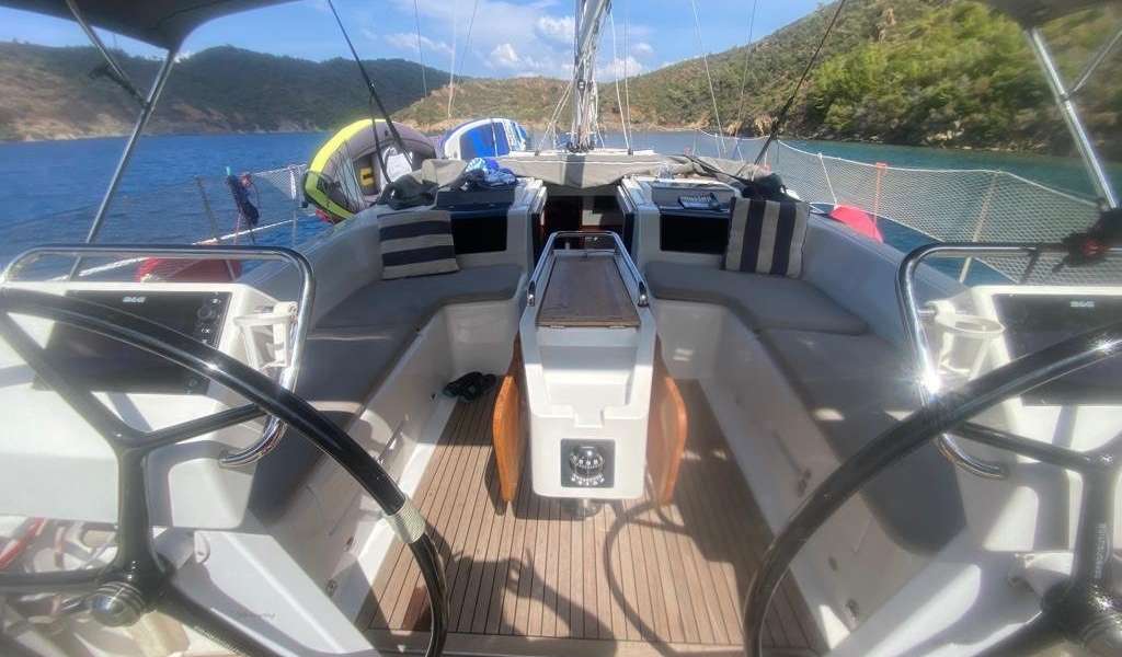 Парусная яхта Hanse 455