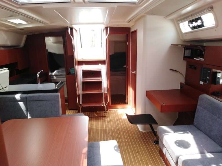 Sailboat Hanse 458