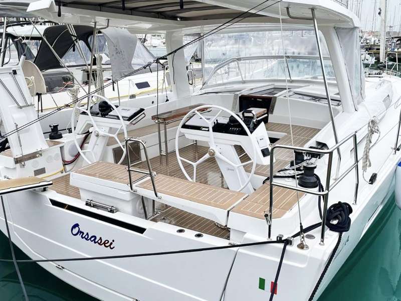 Sailboat Hanse 460