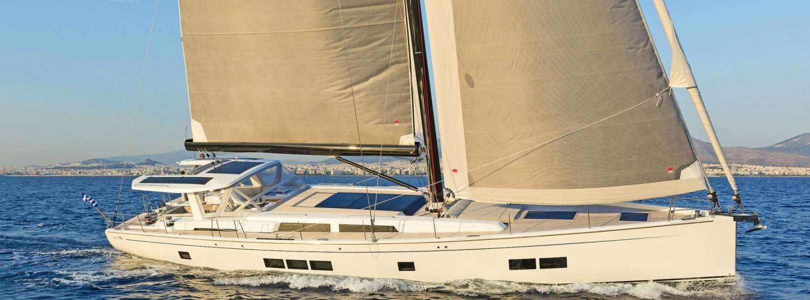 Sailboat Hanse 675