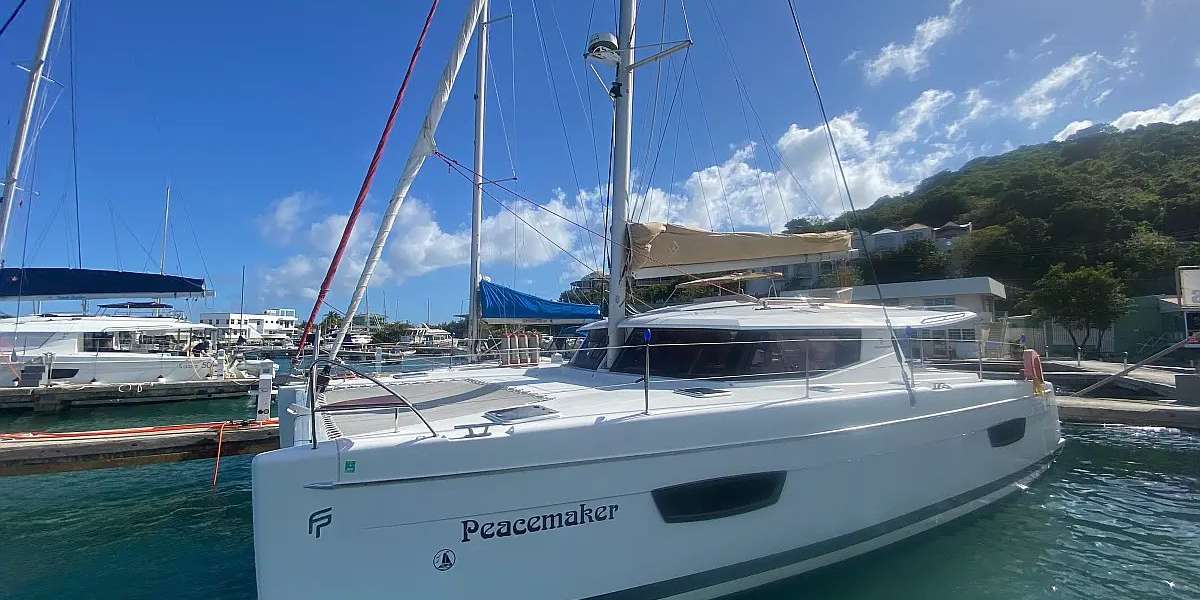 Catamarano Helia 44