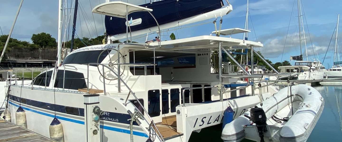 Catamaran Island Spirit 380