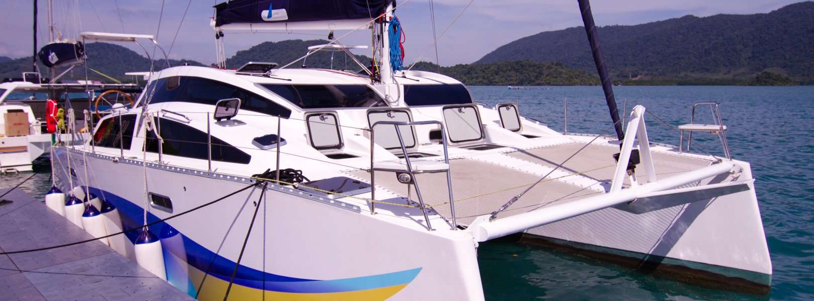 Catamarán Island Spirit 380