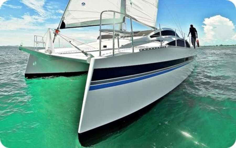 Catamaran Island Spirit 380