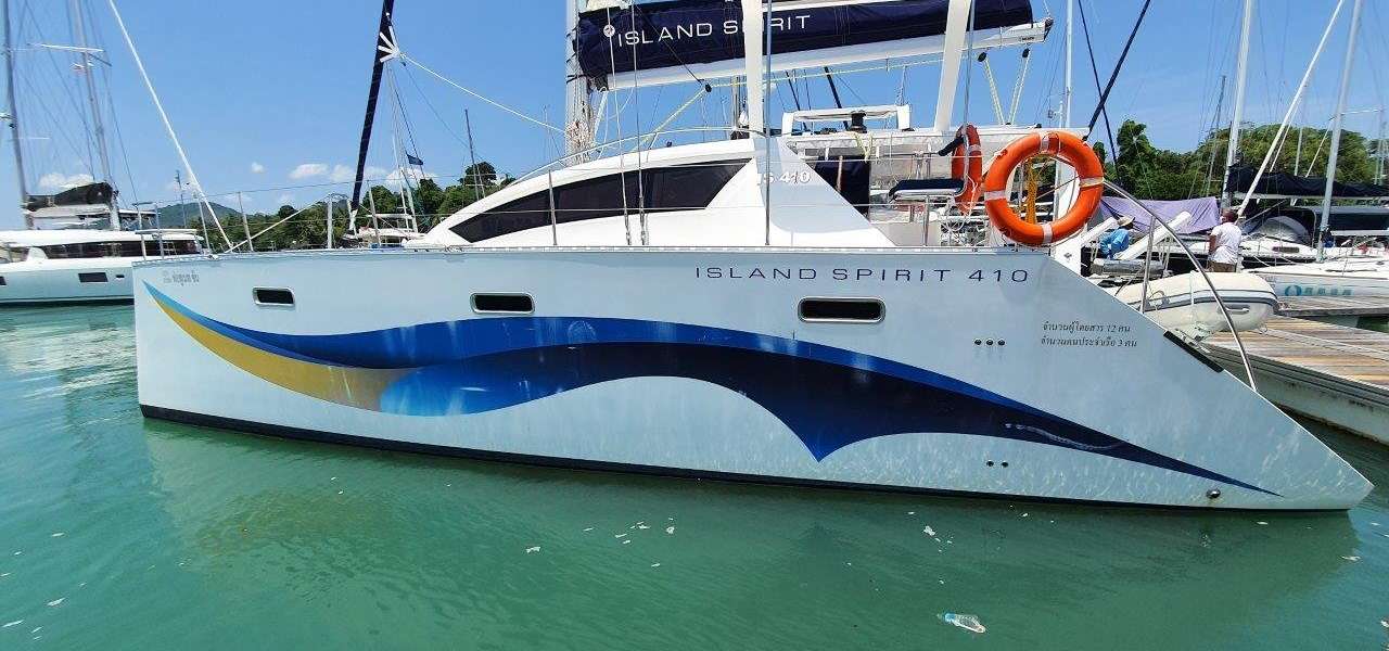 Catamaran Island Spirit 410