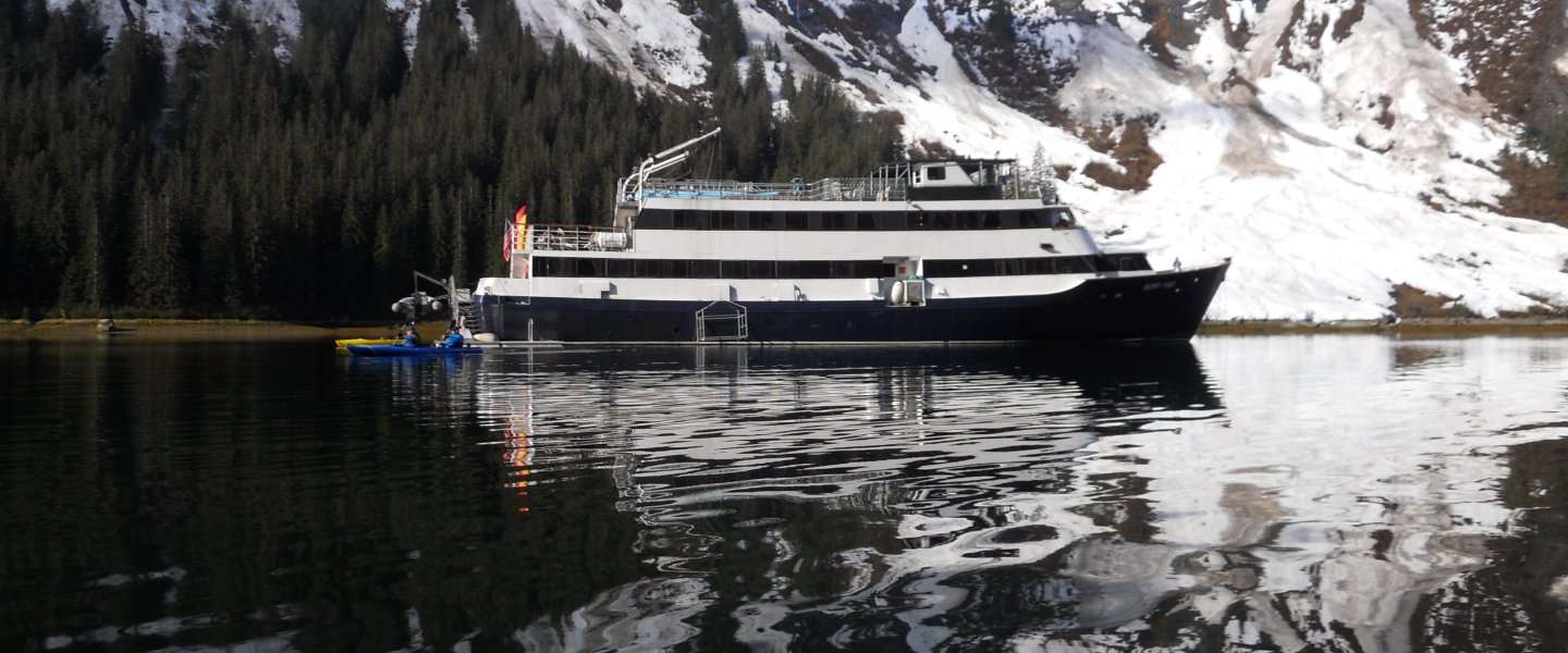 Bateaux à moteur Island Spirit