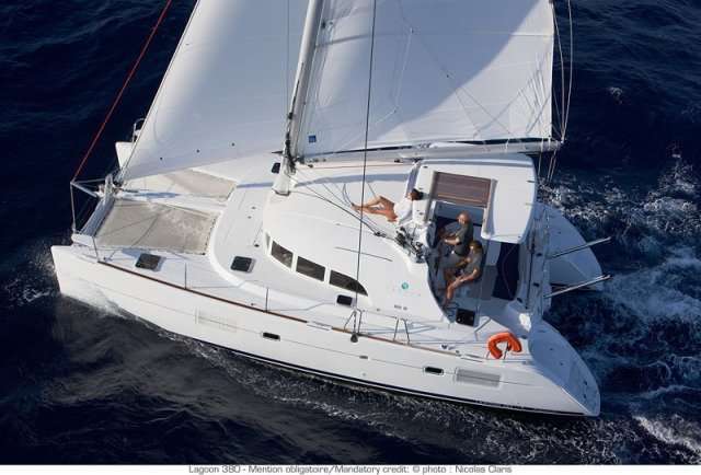 Catamaran Lagoon 380