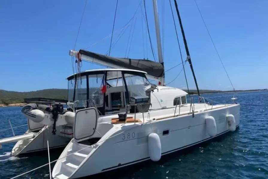 Catamaran Lagoon 380