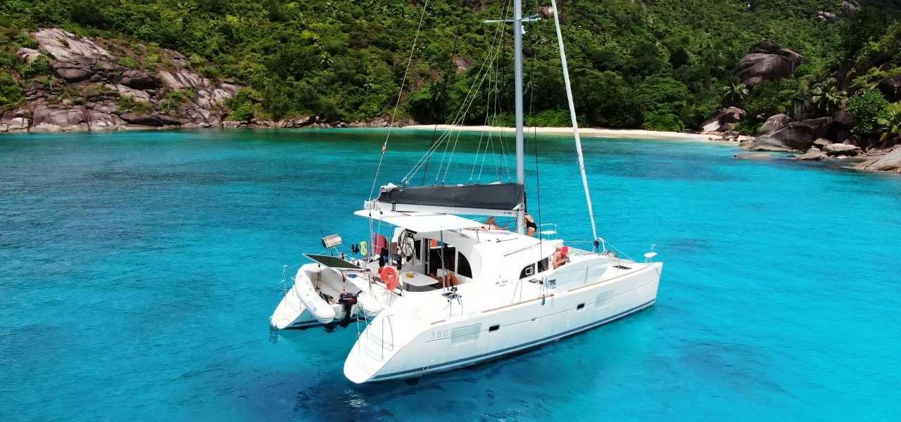 Catamaran Lagoon 380