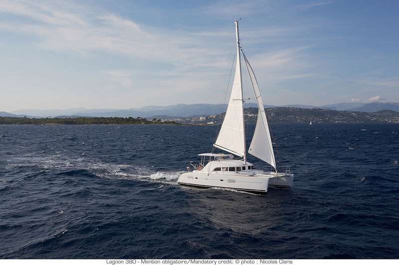 Catamaran Lagoon 380