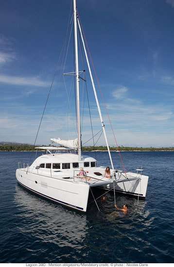 Catamarano Lagoon 380