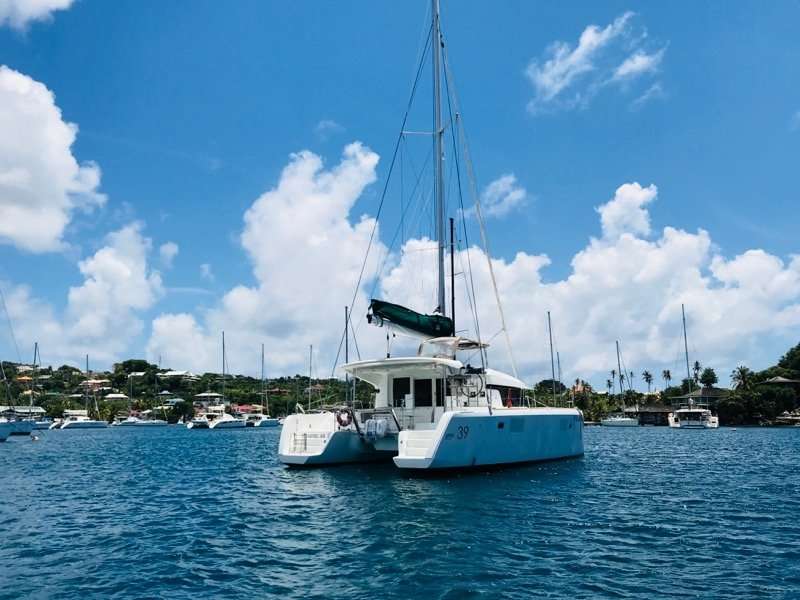 Catamarano Lagoon 39