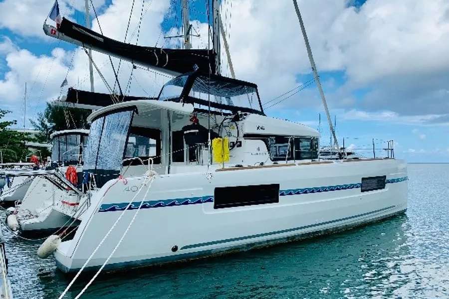 Katamaran Lagoon 40