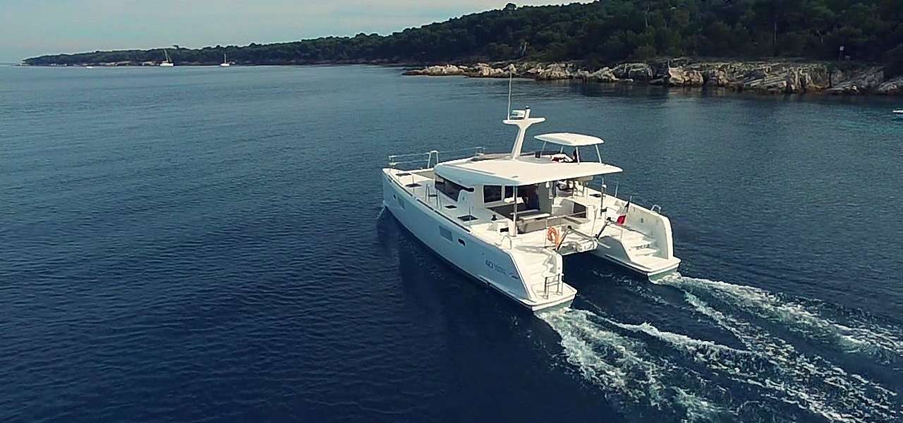 Моторный катамаран Lagoon 40 Motor Yacht