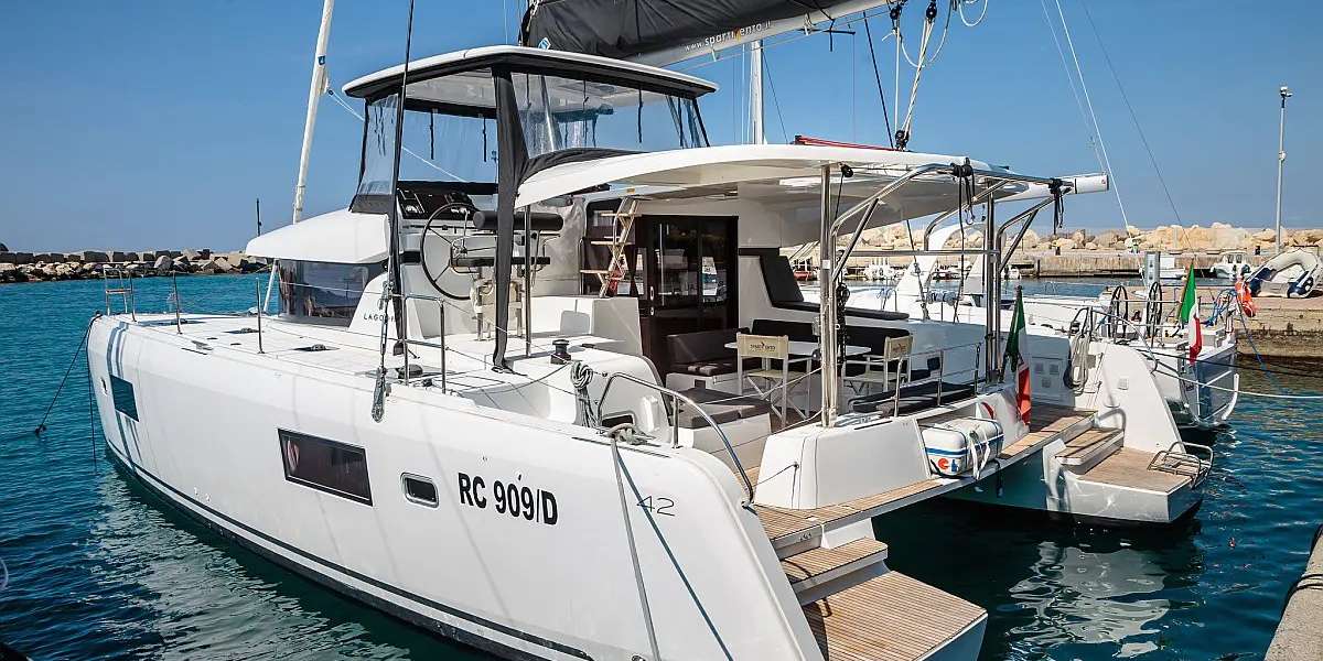 Catamaran Lagoon 42