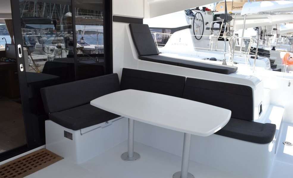 Catamaran Lagoon 42