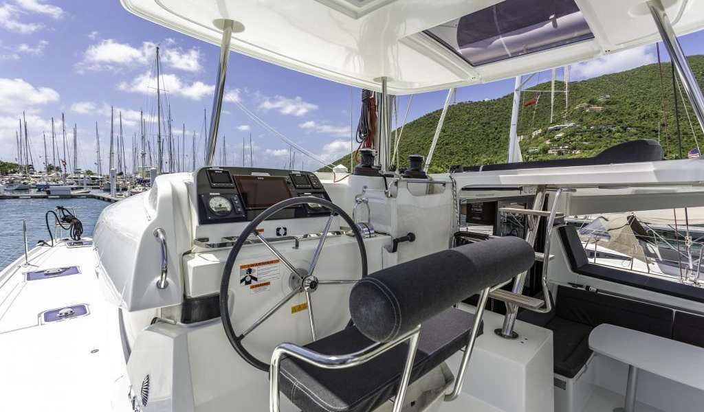 Катамаран Lagoon 42