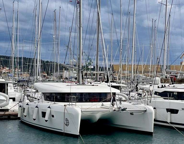 Catamarano Lagoon 42