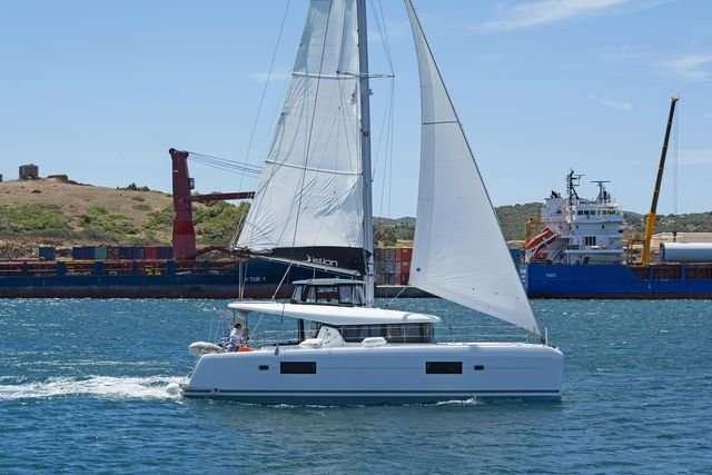 Catamarano Lagoon 42