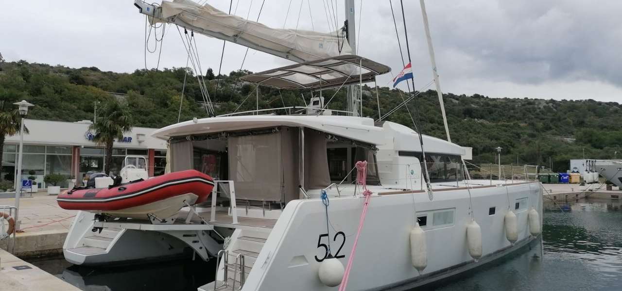 Catamaran Lagoon 52