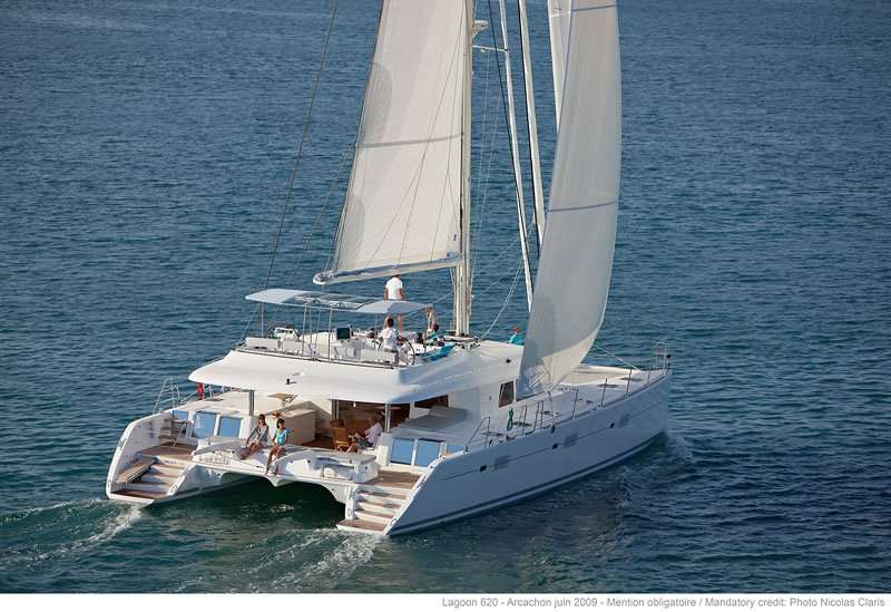 Catamarano Lagoon 620