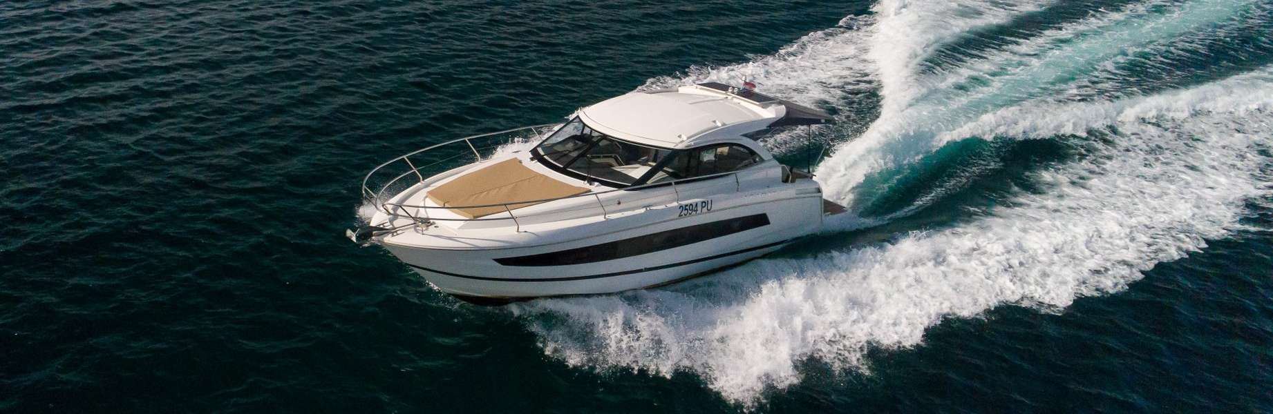 Motor boat Leader 36