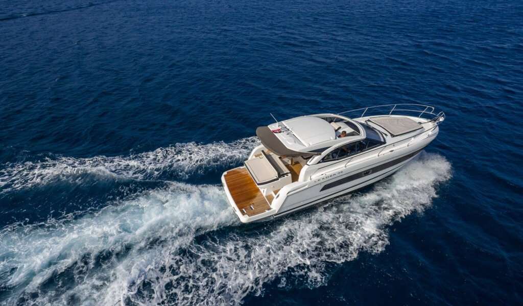 Motor boat Leader 36