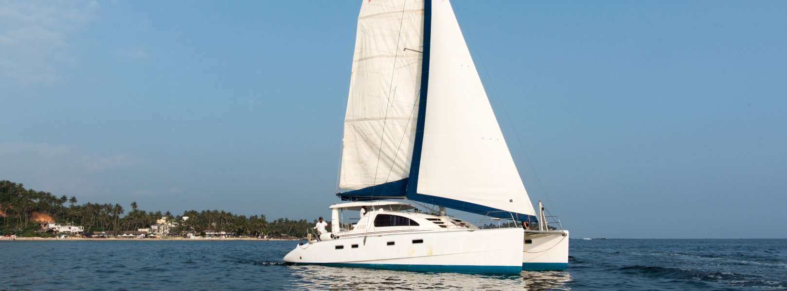 Catamaran Leopard 43