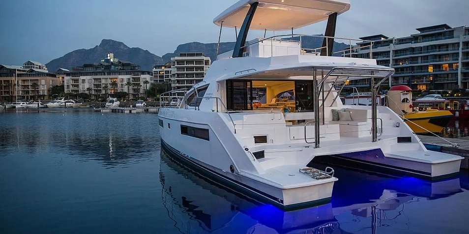 Catamaran à Moteur Leopard 43 PC