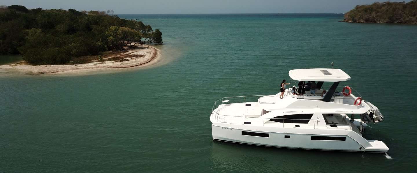 Catamarano a Motore Leopard 43 PC