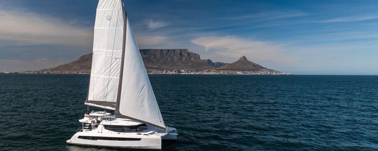 Catamaran Leopard 45