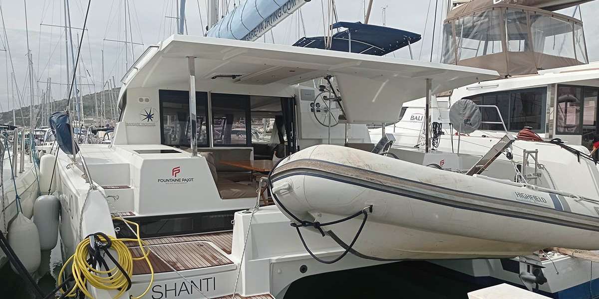 Catamaran Lucia 40