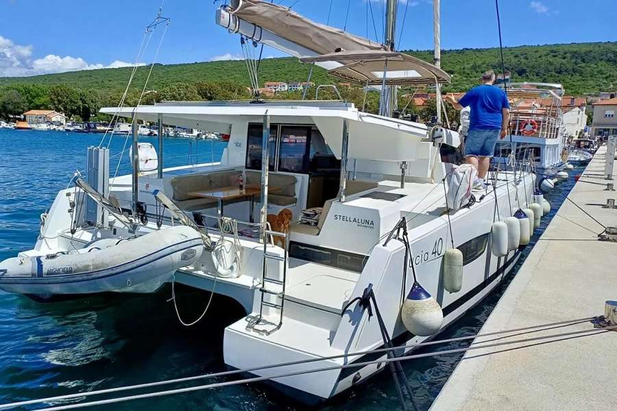 Catamaran Lucia 40