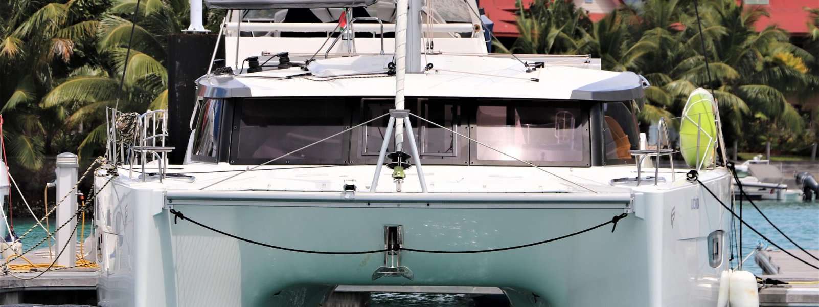 Catamarán Lucia 40