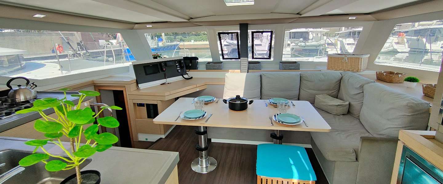 Catamaran Lucia 40