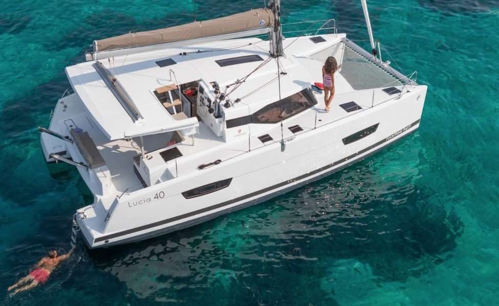 Catamarán Lucia 40