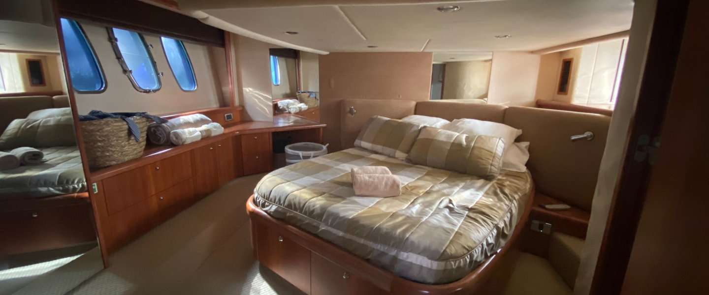 Luxury Yacht Manhattan 50